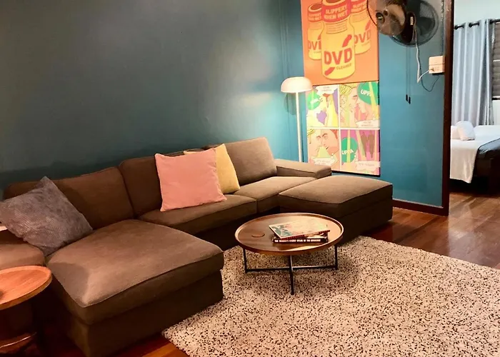 Апартаменты 2 Bedroom Local House For 4 Guests - Pet Friendly Бангкок