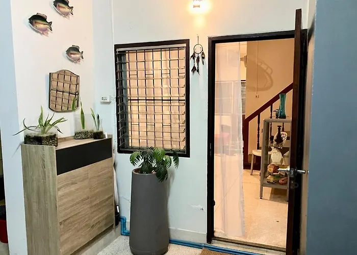 Апартаменты 2 Bedroom Local House For 4 Guests - Pet Friendly Бангкок