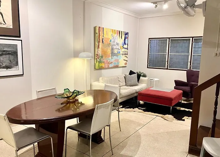 Апартаменты 2 Bedroom Local House For 4 Guests - Pet Friendly Бангкок