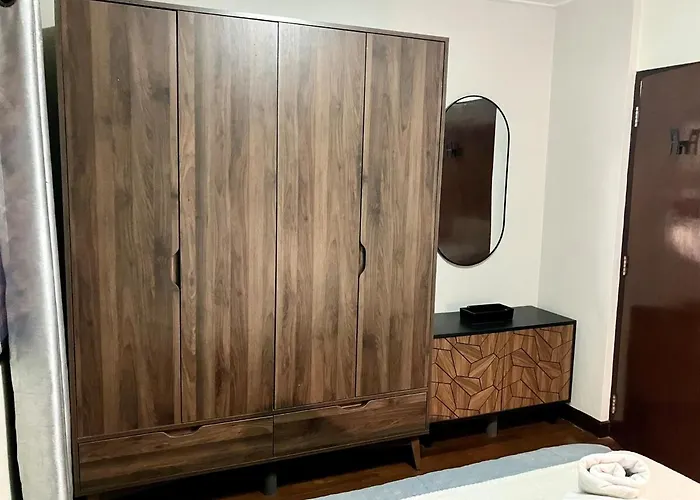 Апартаменты 2 Bedroom Local House For 4 Guests - Pet Friendly Бангкок