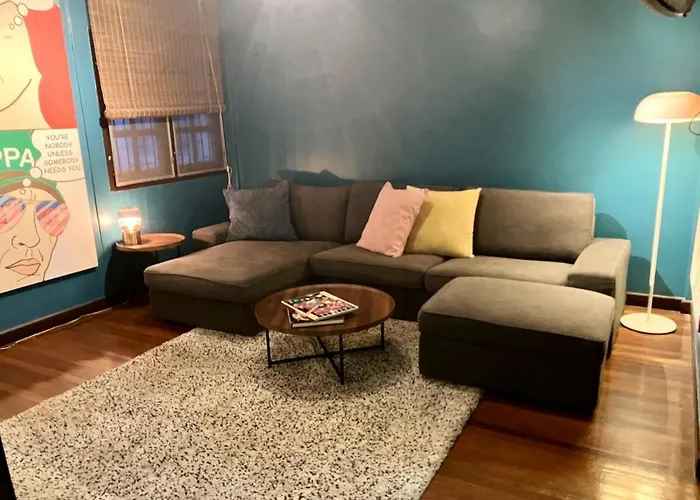 2 Bedroom Local House For 4 Guests - Pet Friendly *