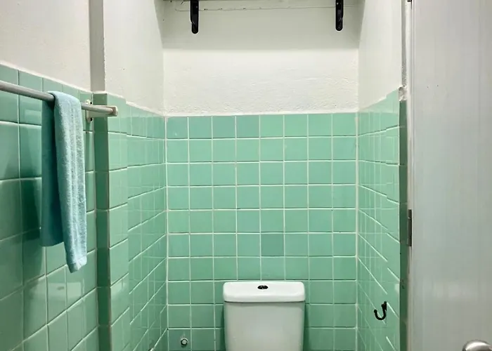 2 Bedroom Local House For 4 Guests - Pet Friendly *