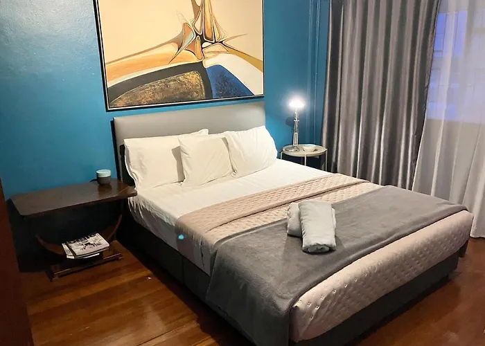 2 Bedroom Local House For 4 Guests - Pet Friendly *