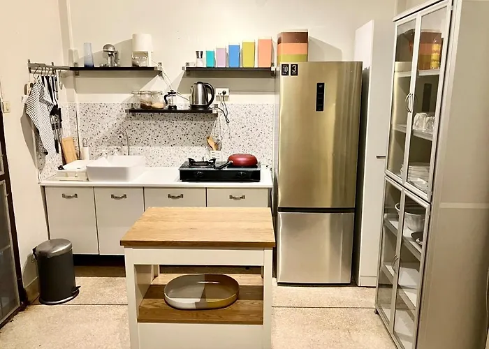 2 Bedroom Local House For 4 Guests - Pet Friendly * Бангкок